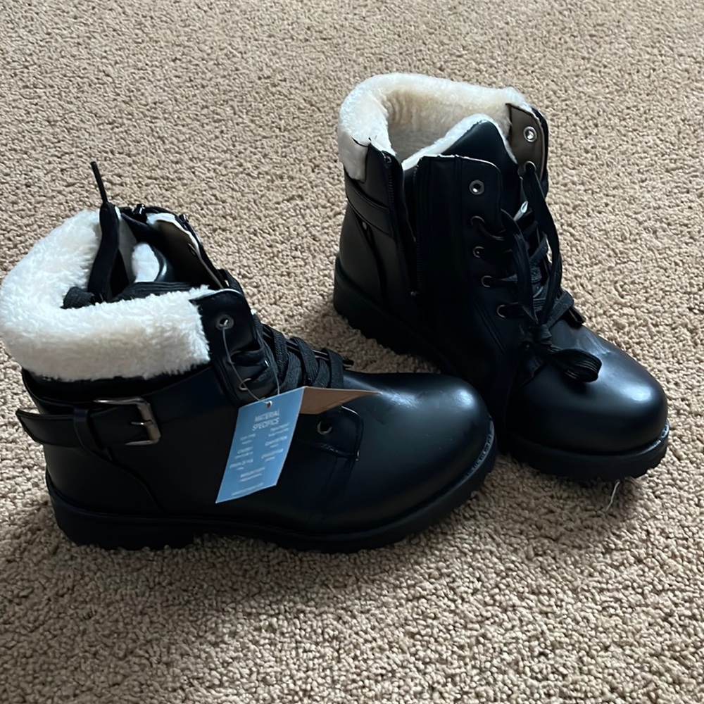 NWT Apres boots size 7